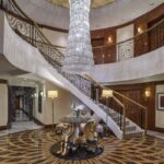 TOP +50 Mẫu cầu thang Tân cổ điển đẹp, sang trọng, cuốn hút 2023 ✅