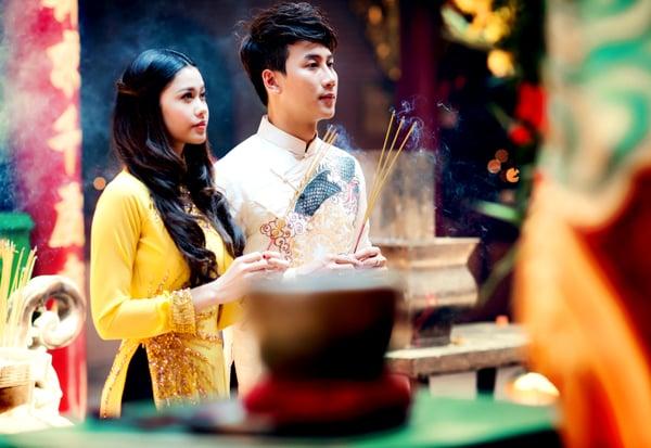 Sự thành tựu tâm linh trong đạo Phật không phải là sự chứng đắc thần thông ảo hóa, thông suốt thiên văn địa lý, am tường thời vận số mạng; mà đó là sự thanh lọc ba nghiệp thân, khẩu, ý, an trú trong tâm hồn thanh tịnh, sống một đời sống an nhiên, thông tuệ, tràn ngập năng lượng yêu thương vô phân biệt.