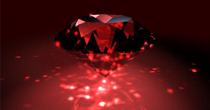 Kim cương đỏ là loại đá quý khan hiếm được chọn dùng làm trang sức giá trị cao