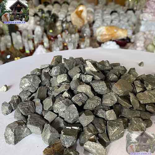 Đá phong thủy vàng găm có khả năng xua đuổi âm khí