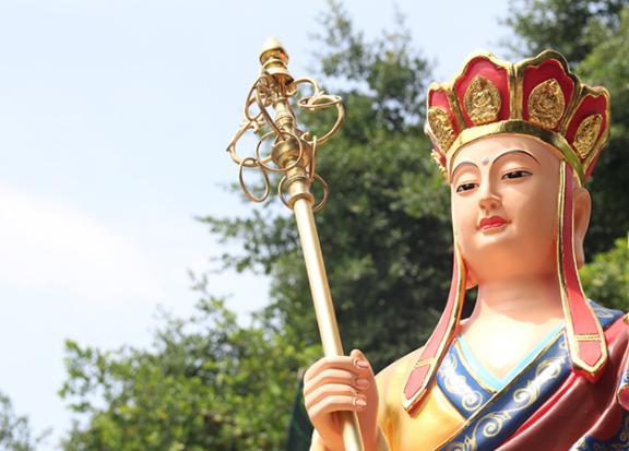 Bồ tát Địa Tạng là một trong sáu vị Bồ tát của Phật giáo Đại thừa. Năm vị còn lại là Quán Thế Âm Bồ tát, Đại Thế Chí Bồ tát, Văn Thù Sư Lợi Bồ tát, Phổ Hiền Bồ tát và Di Lặc Bồ tát.