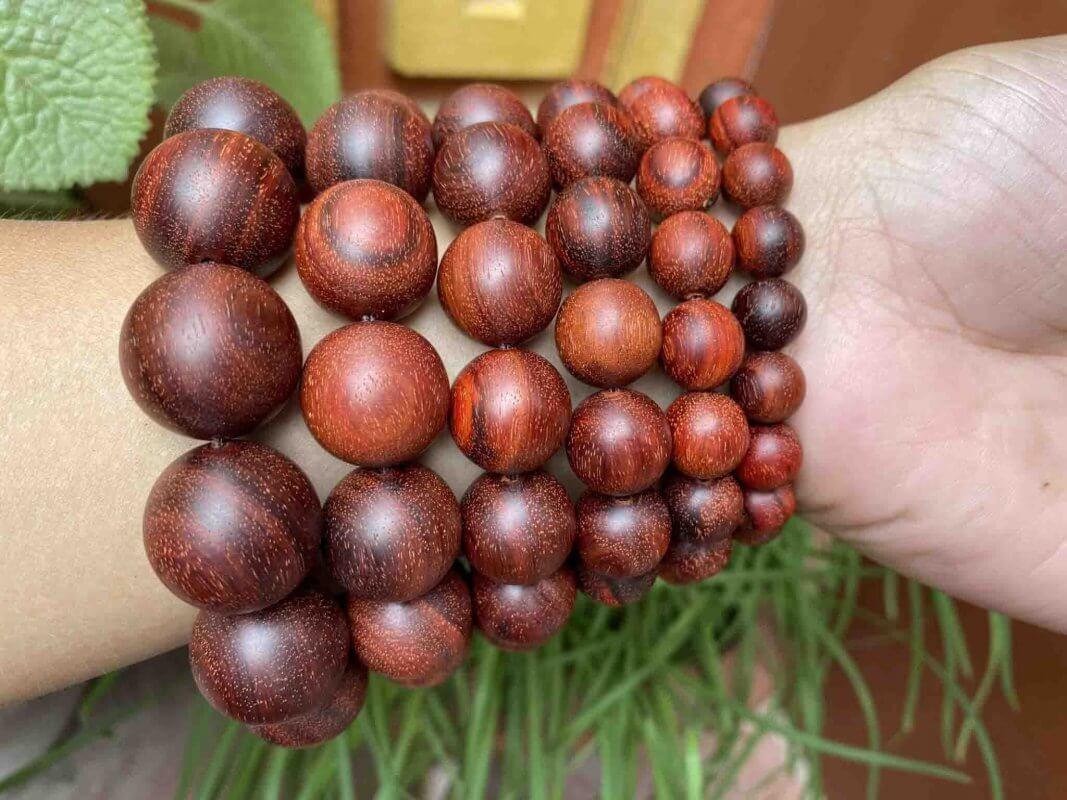 mệnh hỏa đeo vòng gỗ gì