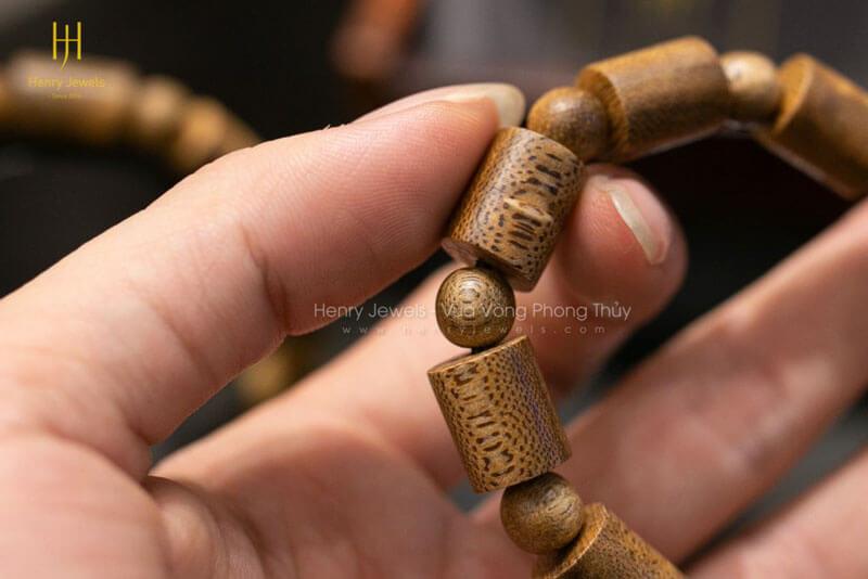 Mệnh Thủy đeo vòng gỗ gì?