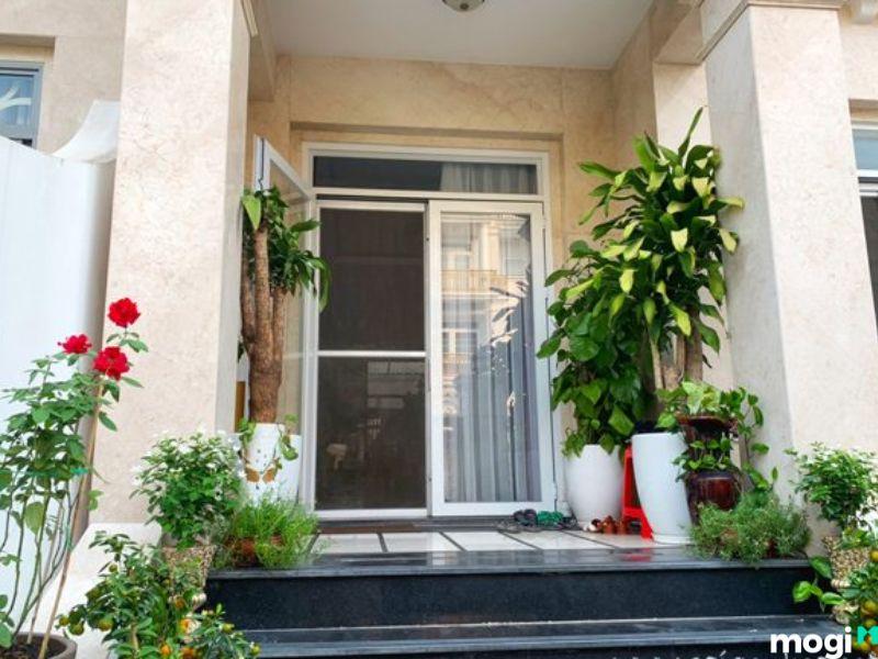 phong thủy trước cửa nhà