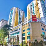 COMATCE TOWER

Chung cư Comatce Tower tọa lạc tại 61 Ngụy Như Kon Tum, với vị trí chiến lược, dự án kết nối dễ dàng đến các trường học, bệnh viện, siêu thị, trung tâm thương mại… không quá 15 phút di chuyển. Ngoài ra, với thiết kế 4 căn/ sàn, các căn đều là căn góc [&hellip;]