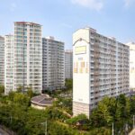 Trở lại cuộc sống “bình thường mới”: Mua chung cư có mất giá không?