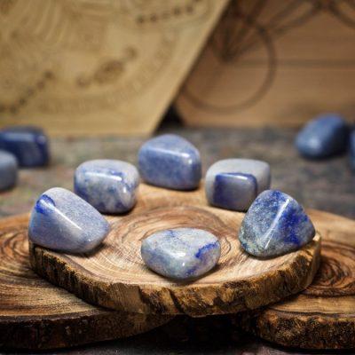 Đá thạch anh xanh dương là một loại đá rất hiếm