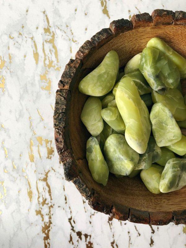 Serpentine thường thấy nhất có màu xanh lục