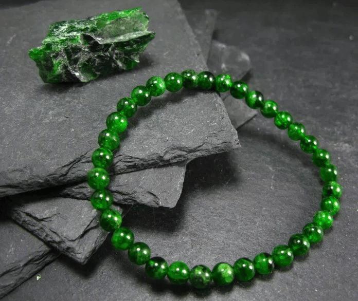 vong tay phong thuy menh moc