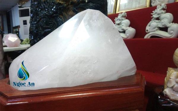 đá thạch anh màu trắng